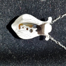 Load image into Gallery viewer, Agate Pendant and Chain
